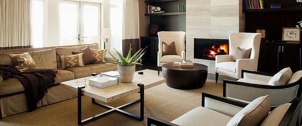 Comfortable living room --- Image by © Kate Kunz/Corbis